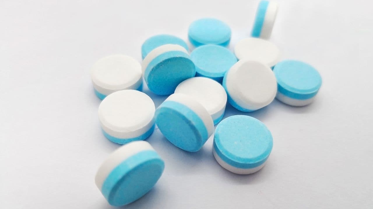 Formulating bi-layer tablets