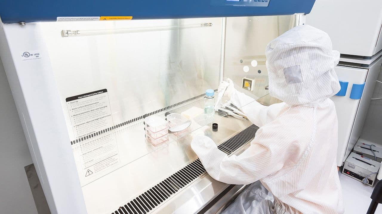 Warut/Stock.adobe.com – Testing cleanroom garments while in use and during daily cleanroom operations is vital for contamination control.