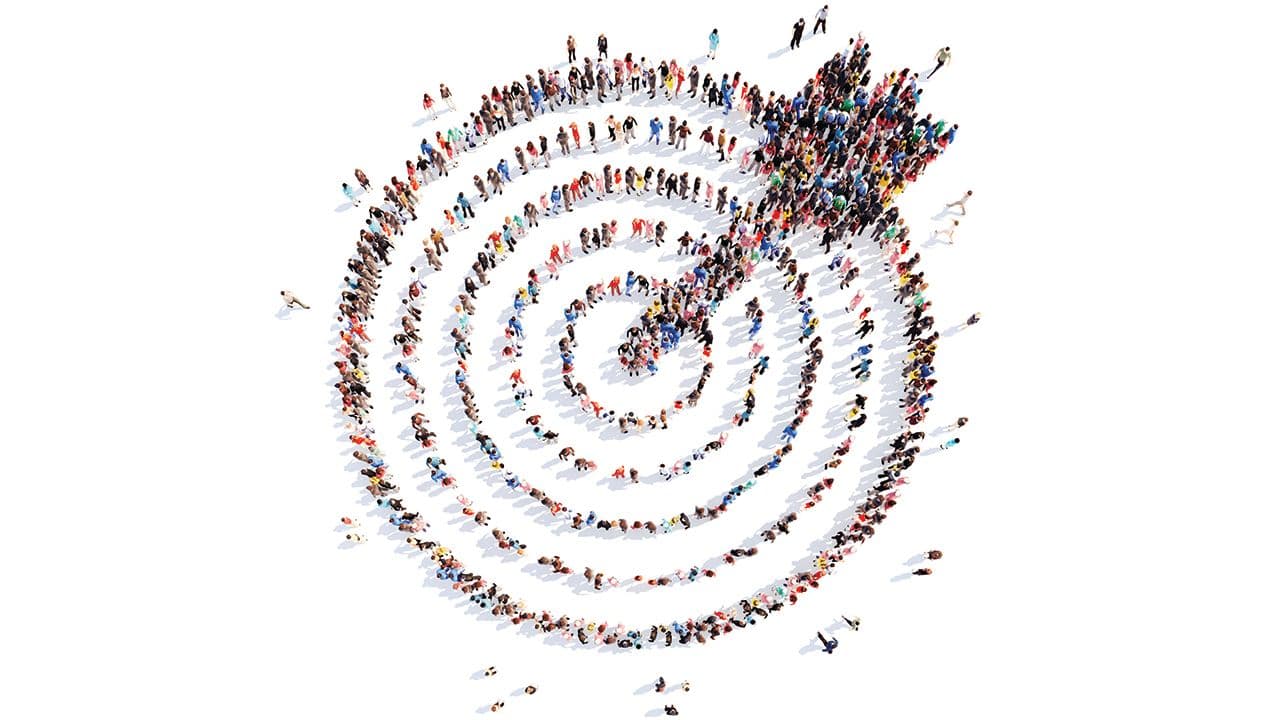 people in the shape of a target with an arrow, aim | Image Credit: © tai111 - Stock.Adobe.com